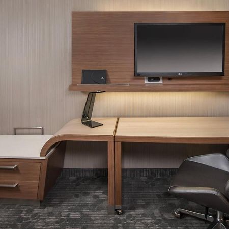 Courtyard By Marriott New York Queens, Jamaica Exteriör bild