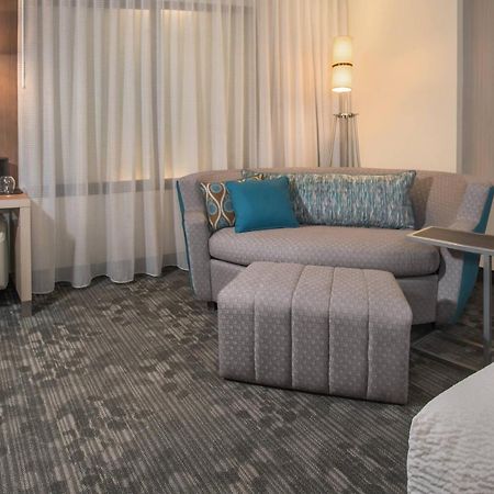 Courtyard By Marriott New York Queens, Jamaica Exteriör bild