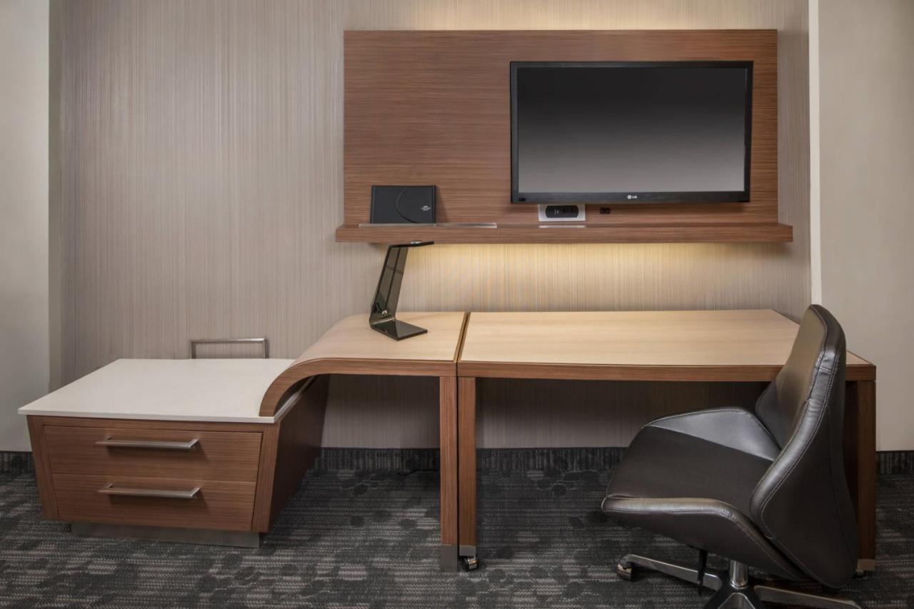 Courtyard By Marriott New York Queens, Jamaica Exteriör bild