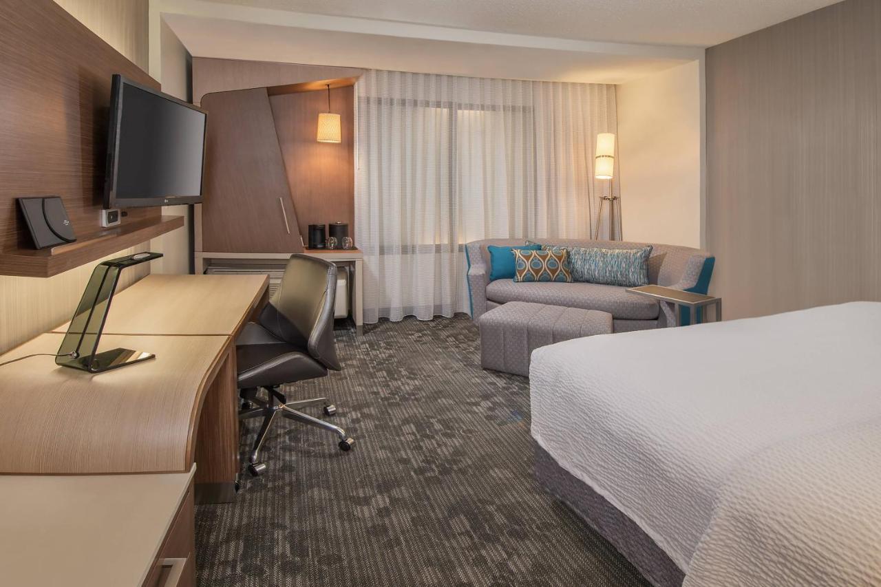 Courtyard By Marriott New York Queens, Jamaica Exteriör bild